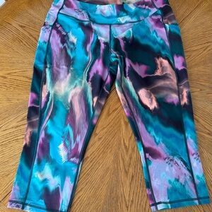 Super cute Tek Gear Multicolor Ultrastretch Capri Leggings size 2XL